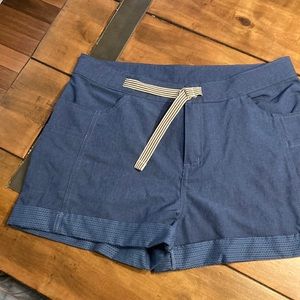 Zyia active water cuffed shorts with snap closure and loop belt (attached)